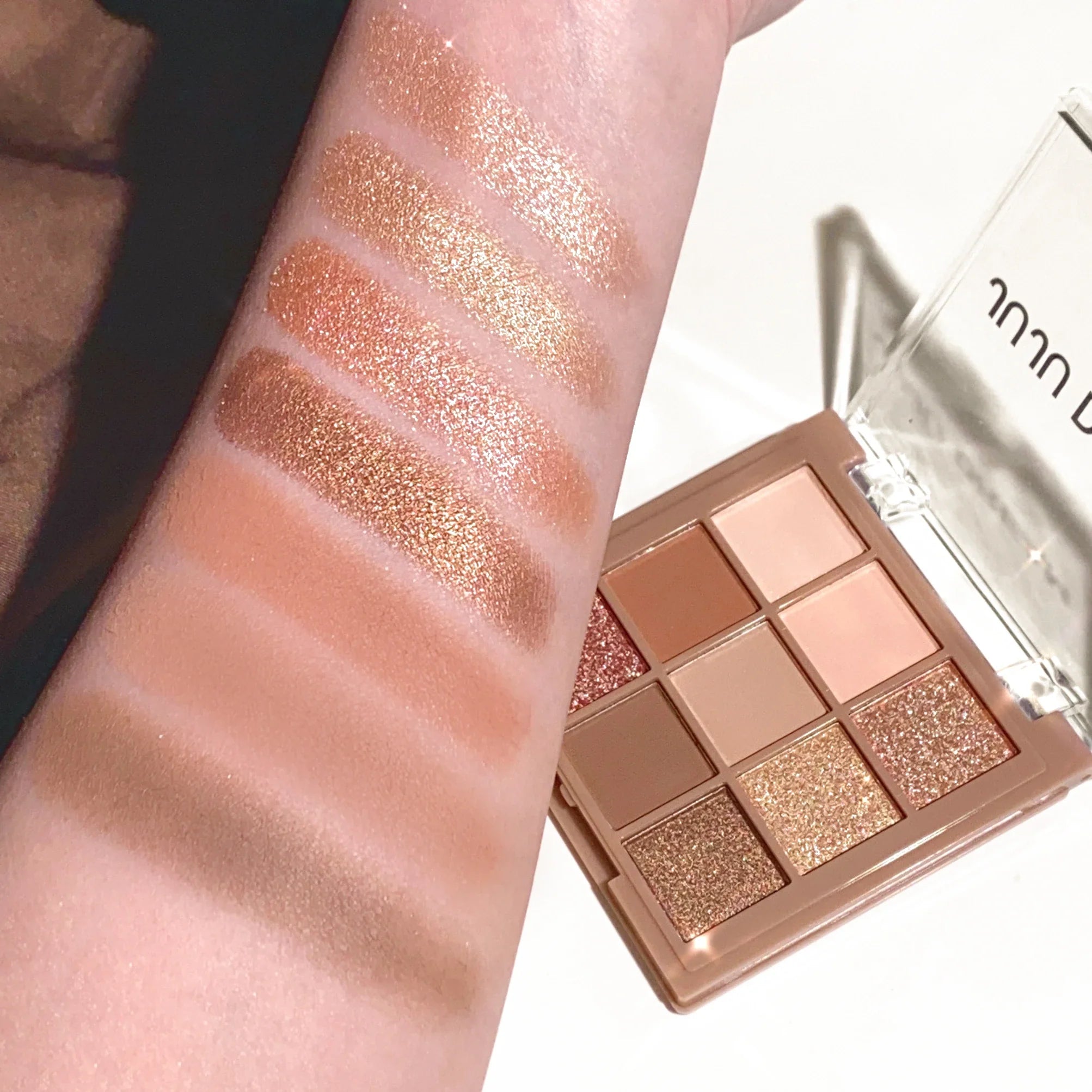 Luxurious 9 color eyeshadow palette